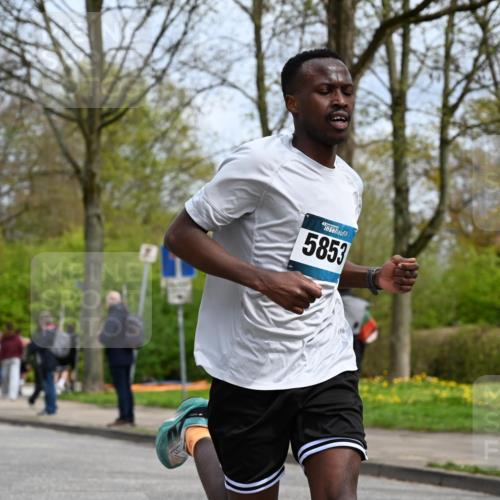 12.04.2026 - 45. Internationalen Wilhelmsburger Insellauf J. Mangold http://msf.ph/oto/9507720 12.04.2026 12:48:07 Ziel 5364, 5853, 3159, 4677, 4677, 4240, 4893 meine-sportfotos.de