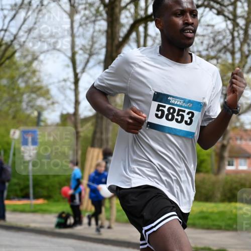 12.04.2026 - 45. Internationalen Wilhelmsburger Insellauf J. Mangold http://msf.ph/oto/9507722 12.04.2026 12:48:07 Ziel 5364, 5853, 3159, 4677, 4677, 4240, 4893 meine-sportfotos.de