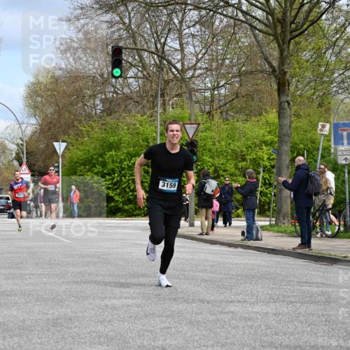 12.04.2026 - 45. Internationalen Wilhelmsburger Insellauf J. Mangold http://msf.ph/oto/9507723 12.04.2026 12:48:28 Ziel 3159, 4677, 4240, 4893, 4893, 3947, 5648, 4876 meine-sportfotos.de