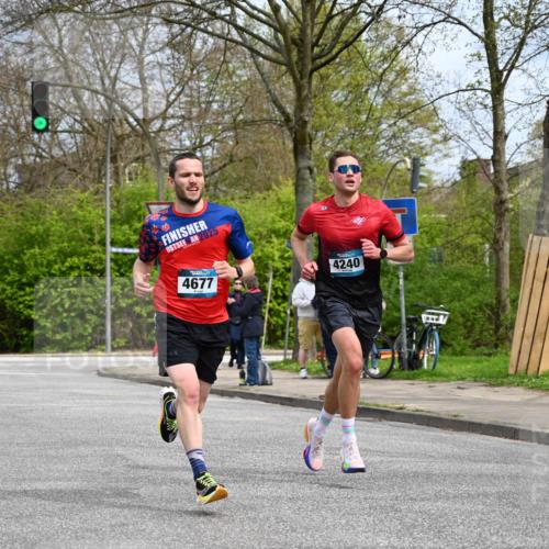 12.04.2026 - 45. Internationalen Wilhelmsburger Insellauf J. Mangold http://msf.ph/oto/9507754 12.04.2026 12:48:32 Ziel 3159, 4677, 4240, 4893, 3947, 5648, 4876, 2378, 5625 meine-sportfotos.de