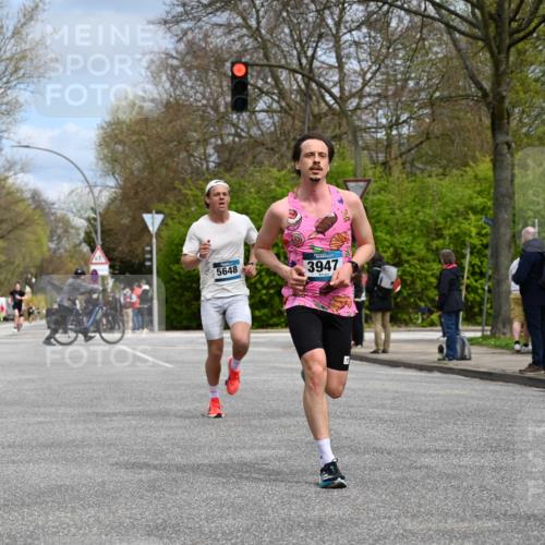 12.04.2026 - 45. Internationalen Wilhelmsburger Insellauf J. Mangold http://msf.ph/oto/9507769 12.04.2026 12:48:48 Ziel 4893, 3947, 5648, 4876, 2378, 5625, 5711, 5566, 3816 meine-sportfotos.de