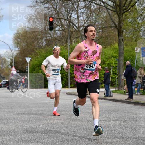 12.04.2026 - 45. Internationalen Wilhelmsburger Insellauf J. Mangold http://msf.ph/oto/9507772 12.04.2026 12:48:48 Ziel 4893, 3947, 5648, 4876, 2378, 5625, 5711, 5566, 3816 meine-sportfotos.de