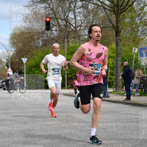 12.04.2026 - 45. Internationalen Wilhelmsburger Insellauf J. Mangold http://msf.ph/oto/9507773 12.04.2026 12:48:49 Ziel 4893, 3947, 5648, 4876, 2378, 5625, 5711, 5566, 3816 meine-sportfotos.de
