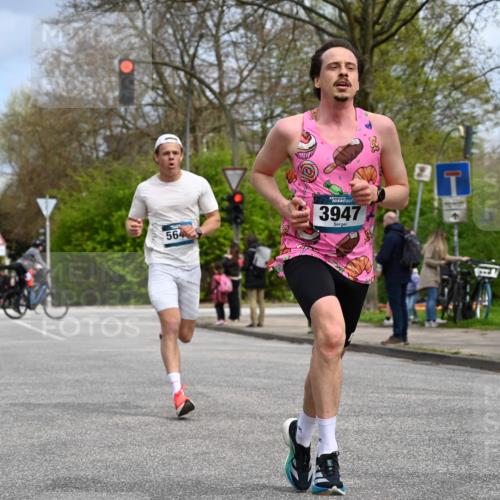 12.04.2026 - 45. Internationalen Wilhelmsburger Insellauf J. Mangold http://msf.ph/oto/9507775 12.04.2026 12:48:49 Ziel 4893, 3947, 5648, 4876, 2378, 5625, 5711, 5566, 3816 meine-sportfotos.de
