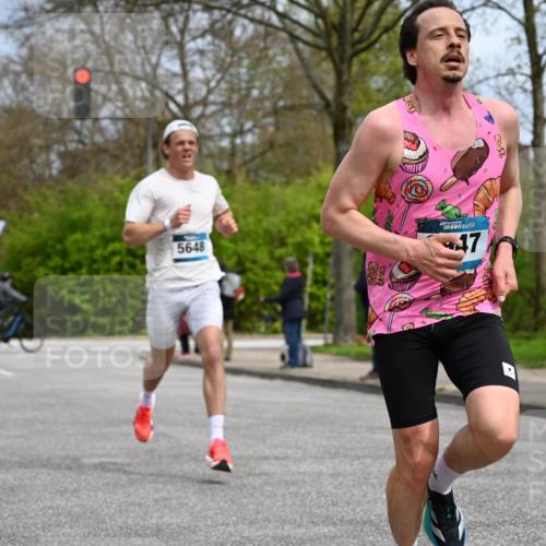12.04.2026 - 45. Internationalen Wilhelmsburger Insellauf J. Mangold http://msf.ph/oto/9507778 12.04.2026 12:48:49 Ziel 4893, 3947, 5648, 4876, 2378, 5625, 5711, 5566, 3816 meine-sportfotos.de