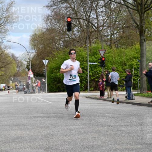 12.04.2026 - 45. Internationalen Wilhelmsburger Insellauf J. Mangold http://msf.ph/oto/9507789 12.04.2026 12:49:02 Ziel 4876, 2378, 5625, 5711, 5566, 3816, 5335, 3612, 2403, 5793 meine-sportfotos.de