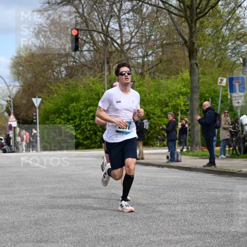 12.04.2026 - 45. Internationalen Wilhelmsburger Insellauf J. Mangold http://msf.ph/oto/9507798 12.04.2026 12:49:03 Ziel 4876, 2378, 5625, 5711, 5566, 3816, 5335, 5335, 3612, 2403, 5793 meine-sportfotos.de
