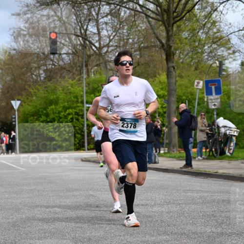 12.04.2026 - 45. Internationalen Wilhelmsburger Insellauf J. Mangold http://msf.ph/oto/9507802 12.04.2026 12:49:03 Ziel 4876, 2378, 5625, 5711, 5566, 3816, 5335, 5335, 3612, 2403, 5793 meine-sportfotos.de