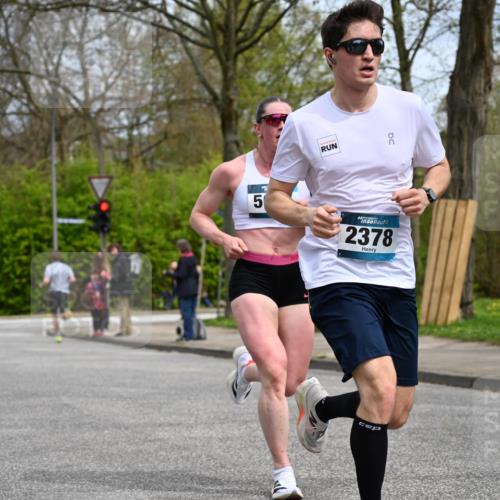 12.04.2026 - 45. Internationalen Wilhelmsburger Insellauf J. Mangold http://msf.ph/oto/9507810 12.04.2026 12:49:04 Ziel 4876, 2378, 5625, 5711, 5711, 5566, 3816, 5335, 3612, 2403, 3612, 2403, 5793 meine-sportfotos.de