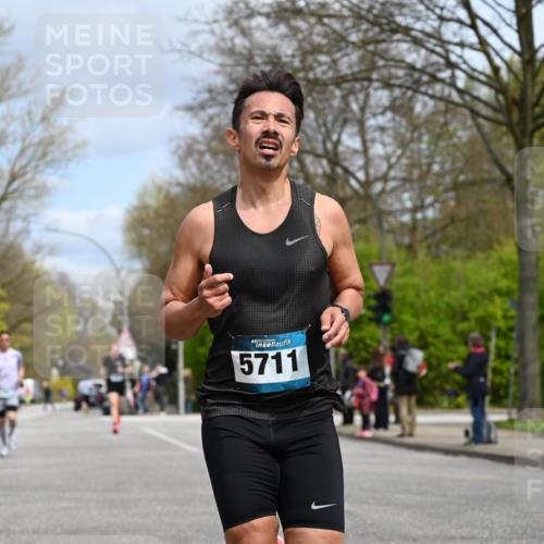 12.04.2026 - 45. Internationalen Wilhelmsburger Insellauf J. Mangold http://msf.ph/oto/9507823 12.04.2026 12:49:15 Ziel 4876, 2378, 5625, 5711, 5566, 3816, 5335, 5335, 3612, 2403, 5793 meine-sportfotos.de
