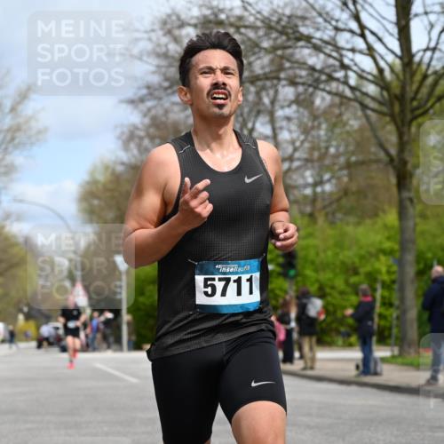 12.04.2026 - 45. Internationalen Wilhelmsburger Insellauf J. Mangold http://msf.ph/oto/9507824 12.04.2026 12:49:15 Ziel 4876, 2378, 5625, 5711, 5566, 3816, 5335, 5335, 3612, 2403, 5793 meine-sportfotos.de