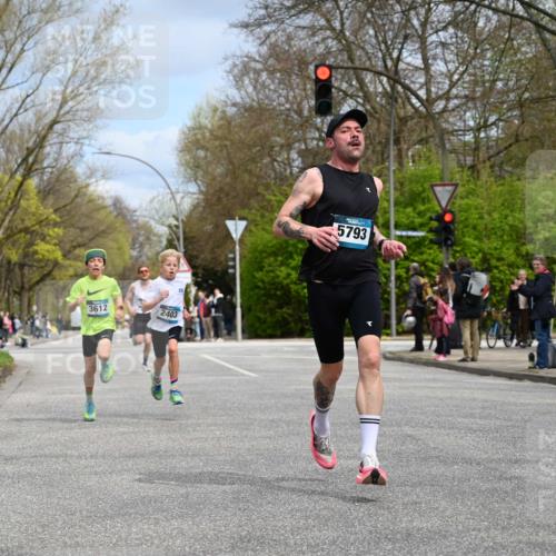 12.04.2026 - 45. Internationalen Wilhelmsburger Insellauf J. Mangold http://msf.ph/oto/9507853 12.04.2026 12:49:29 Ziel 5711, 5566, 3816, 5335, 3612, 2403, 5793, 5527, 4505, 5146 meine-sportfotos.de
