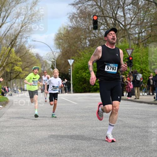 12.04.2026 - 45. Internationalen Wilhelmsburger Insellauf J. Mangold http://msf.ph/oto/9507855 12.04.2026 12:49:29 Ziel 5711, 5566, 3816, 5335, 3612, 2403, 5793, 5527, 4505, 5146 meine-sportfotos.de