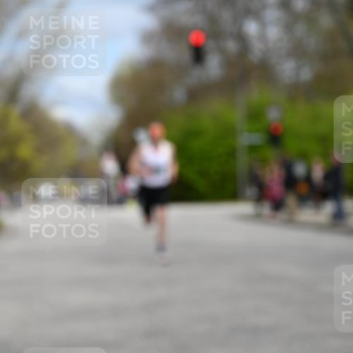 12.04.2026 - 45. Internationalen Wilhelmsburger Insellauf J. Mangold http://msf.ph/oto/9507884 12.04.2026 12:49:32 Ziel 5566, 3816, 5335, 3612, 2403, 5793, 5527, 4505, 5146, 5146, 5280, 5483 meine-sportfotos.de