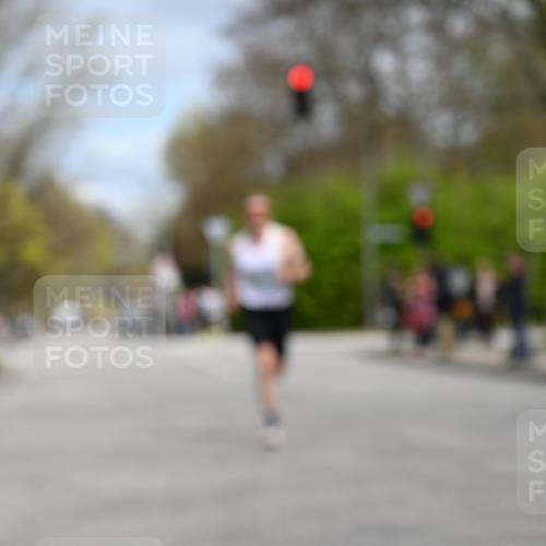 12.04.2026 - 45. Internationalen Wilhelmsburger Insellauf J. Mangold http://msf.ph/oto/9507888 12.04.2026 12:49:32 Ziel 5566, 3816, 5335, 3612, 2403, 5793, 5527, 4505, 5146, 5146, 5280, 5483 meine-sportfotos.de