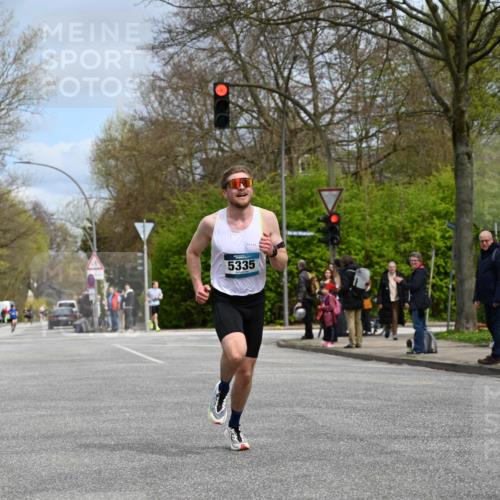 12.04.2026 - 45. Internationalen Wilhelmsburger Insellauf J. Mangold http://msf.ph/oto/9507891 12.04.2026 12:49:32 Ziel 5566, 3816, 5335, 3612, 2403, 5793, 5527, 4505, 5146, 5146, 5280, 5483 meine-sportfotos.de