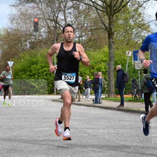 12.04.2026 - 45. Internationalen Wilhelmsburger Insellauf J. Mangold http://msf.ph/oto/9507914 12.04.2026 12:49:54 Ziel 5527, 4505, 5146, 5280, 5280, 5483, 2734, 5601, 5659, 5678 meine-sportfotos.de