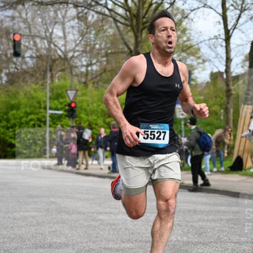 12.04.2026 - 45. Internationalen Wilhelmsburger Insellauf J. Mangold http://msf.ph/oto/9507920 12.04.2026 12:49:54 Ziel 5527, 4505, 5146, 5280, 5280, 5483, 2734, 5601, 5659, 5678 meine-sportfotos.de