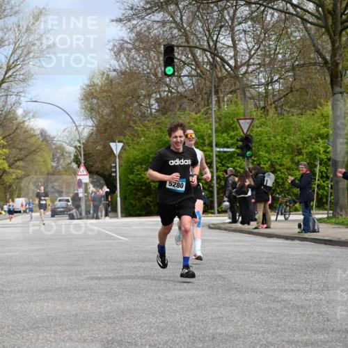 12.04.2026 - 45. Internationalen Wilhelmsburger Insellauf J. Mangold http://msf.ph/oto/9507941 12.04.2026 12:50:04 Ziel 5527, 4505, 5146, 5280, 5483, 2734, 2734, 5601, 5659, 5678 meine-sportfotos.de
