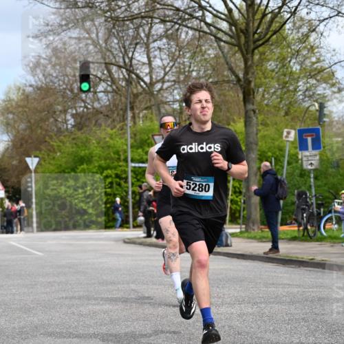 12.04.2026 - 45. Internationalen Wilhelmsburger Insellauf J. Mangold http://msf.ph/oto/9507953 12.04.2026 12:50:05 Ziel 5527, 4505, 5146, 5280, 5483, 2734, 5601, 5659, 5678 meine-sportfotos.de