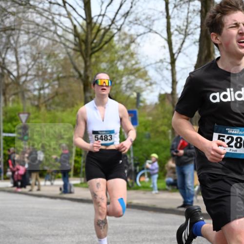12.04.2026 - 45. Internationalen Wilhelmsburger Insellauf J. Mangold http://msf.ph/oto/9507962 12.04.2026 12:50:06 Ziel 5527, 4505, 5146, 5280, 5483, 2734, 5601, 5659, 5678 meine-sportfotos.de