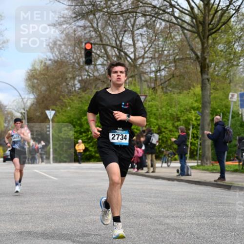 12.04.2026 - 45. Internationalen Wilhelmsburger Insellauf J. Mangold http://msf.ph/oto/9507976 12.04.2026 12:50:13 Ziel 5280, 5483, 2734, 5601, 5659, 5678, 5678, 5530, 5825 meine-sportfotos.de