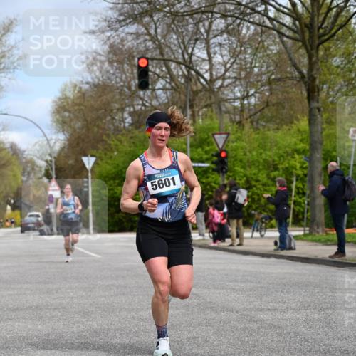 12.04.2026 - 45. Internationalen Wilhelmsburger Insellauf J. Mangold http://msf.ph/oto/9507992 12.04.2026 12:50:16 Ziel 5280, 5483, 2734, 5601, 5659, 5678, 5530, 5825, 5411 meine-sportfotos.de