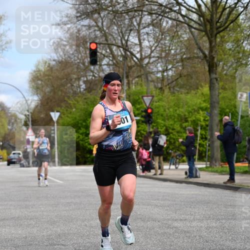12.04.2026 - 45. Internationalen Wilhelmsburger Insellauf J. Mangold http://msf.ph/oto/9507993 12.04.2026 12:50:16 Ziel 5280, 5483, 2734, 5601, 5659, 5678, 5530, 5825, 5411 meine-sportfotos.de