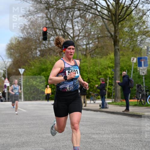 12.04.2026 - 45. Internationalen Wilhelmsburger Insellauf J. Mangold http://msf.ph/oto/9507995 12.04.2026 12:50:16 Ziel 5280, 5483, 2734, 5601, 5659, 5678, 5530, 5825, 5411 meine-sportfotos.de
