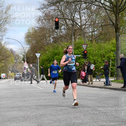 12.04.2026 - 45. Internationalen Wilhelmsburger Insellauf J. Mangold http://msf.ph/oto/9508003 12.04.2026 12:50:18 Ziel 5280, 5483, 2734, 5601, 5659, 5678, 5530, 5825, 5411 meine-sportfotos.de