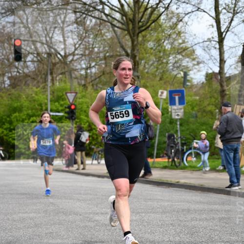 12.04.2026 - 45. Internationalen Wilhelmsburger Insellauf J. Mangold http://msf.ph/oto/9508015 12.04.2026 12:50:19 Ziel 5280, 5483, 2734, 5601, 5659, 5678, 5530, 5825, 5411 meine-sportfotos.de
