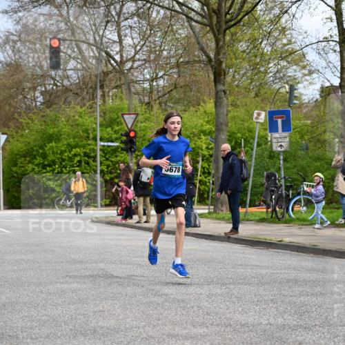 12.04.2026 - 45. Internationalen Wilhelmsburger Insellauf J. Mangold http://msf.ph/oto/9508018 12.04.2026 12:50:20 Ziel 5483, 2734, 5601, 5659, 5678, 5530, 5825, 5411 meine-sportfotos.de