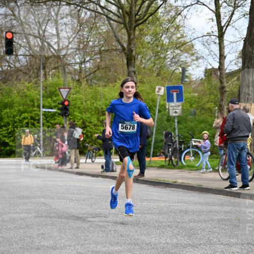 12.04.2026 - 45. Internationalen Wilhelmsburger Insellauf J. Mangold http://msf.ph/oto/9508022 12.04.2026 12:50:21 Ziel 5483, 2734, 5601, 5659, 5678, 5530, 5825, 5411 meine-sportfotos.de