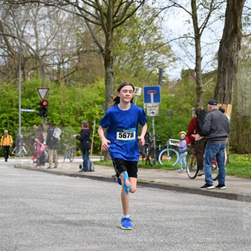 12.04.2026 - 45. Internationalen Wilhelmsburger Insellauf J. Mangold http://msf.ph/oto/9508024 12.04.2026 12:50:21 Ziel 5483, 2734, 5601, 5659, 5678, 5530, 5825, 5411 meine-sportfotos.de