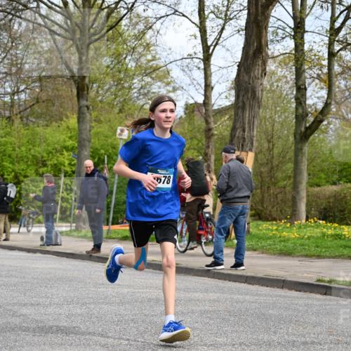 12.04.2026 - 45. Internationalen Wilhelmsburger Insellauf J. Mangold http://msf.ph/oto/9508027 12.04.2026 12:50:21 Ziel 5483, 2734, 5601, 5659, 5678, 5530, 5825, 5411 meine-sportfotos.de