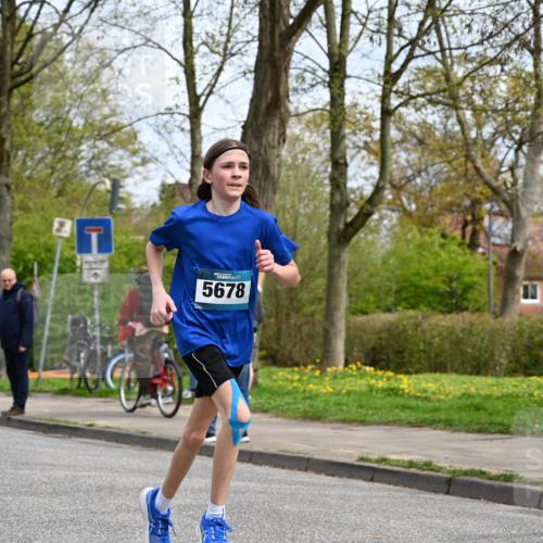 12.04.2026 - 45. Internationalen Wilhelmsburger Insellauf J. Mangold http://msf.ph/oto/9508030 12.04.2026 12:50:21 Ziel 5483, 2734, 5601, 5659, 5678, 5530, 5825, 5411 meine-sportfotos.de