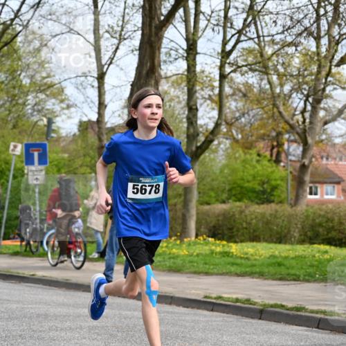 12.04.2026 - 45. Internationalen Wilhelmsburger Insellauf J. Mangold http://msf.ph/oto/9508031 12.04.2026 12:50:21 Ziel 5483, 2734, 5601, 5659, 5678, 5530, 5825, 5411 meine-sportfotos.de