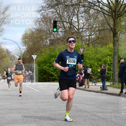 12.04.2026 - 45. Internationalen Wilhelmsburger Insellauf J. Mangold http://msf.ph/oto/9508035 12.04.2026 12:50:50 Ziel 5530, 5825, 5411, 4282, 3982, 3925, 5595, 2959 meine-sportfotos.de