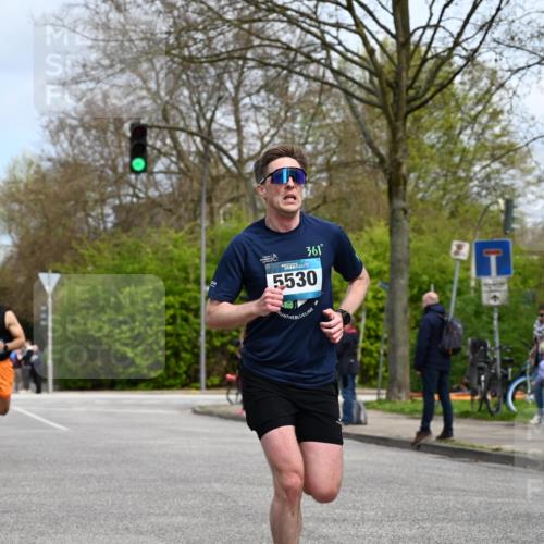 12.04.2026 - 45. Internationalen Wilhelmsburger Insellauf J. Mangold http://msf.ph/oto/9508039 12.04.2026 12:50:50 Ziel 5530, 5825, 5411, 4282, 3982, 3925, 5595, 2959 meine-sportfotos.de