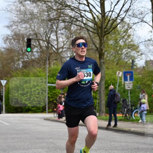 12.04.2026 - 45. Internationalen Wilhelmsburger Insellauf J. Mangold http://msf.ph/oto/9508040 12.04.2026 12:50:50 Ziel 5530, 5825, 5411, 4282, 3982, 3925, 5595, 2959 meine-sportfotos.de