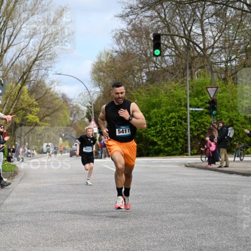 12.04.2026 - 45. Internationalen Wilhelmsburger Insellauf J. Mangold http://msf.ph/oto/9508044 12.04.2026 12:50:51 Ziel 5530, 5825, 5411, 4282, 3982, 3925, 5595, 2959, 5860 meine-sportfotos.de