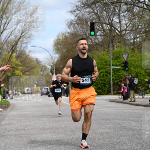 12.04.2026 - 45. Internationalen Wilhelmsburger Insellauf J. Mangold http://msf.ph/oto/9508050 12.04.2026 12:50:52 Ziel 5530, 5825, 5411, 4282, 3982, 3925, 5595, 2959, 5860 meine-sportfotos.de