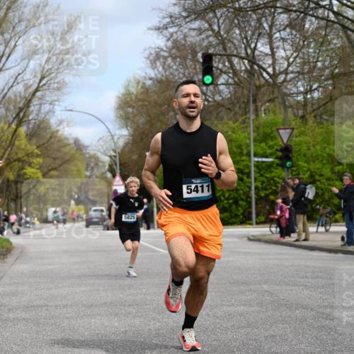 12.04.2026 - 45. Internationalen Wilhelmsburger Insellauf J. Mangold http://msf.ph/oto/9508051 12.04.2026 12:50:52 Ziel 5530, 5825, 5411, 4282, 3982, 3925, 5595, 2959, 5860 meine-sportfotos.de