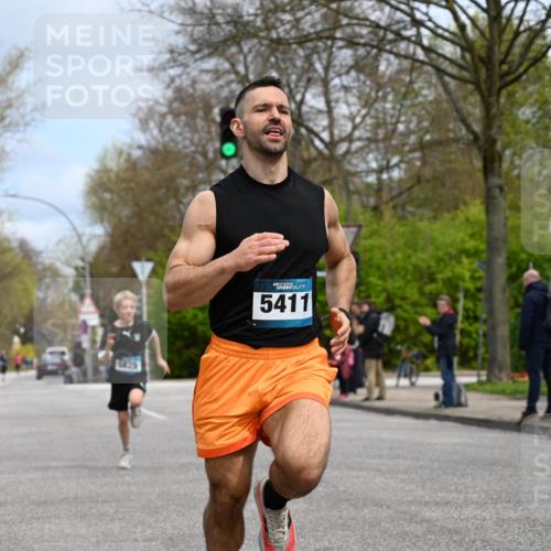 12.04.2026 - 45. Internationalen Wilhelmsburger Insellauf J. Mangold http://msf.ph/oto/9508055 12.04.2026 12:50:52 Ziel 5530, 5825, 5411, 4282, 3982, 3925, 5595, 2959, 5860 meine-sportfotos.de