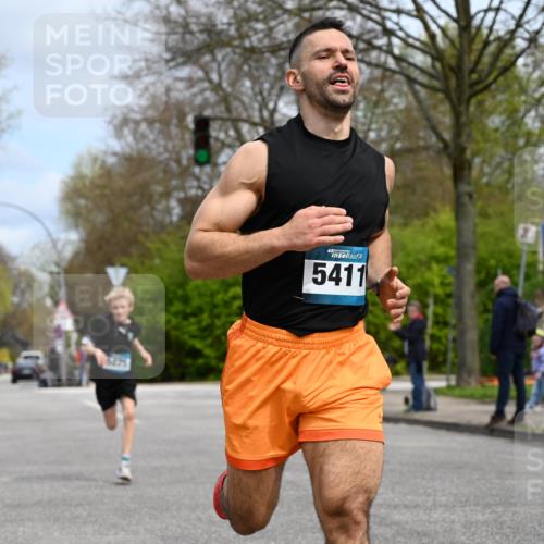 12.04.2026 - 45. Internationalen Wilhelmsburger Insellauf J. Mangold http://msf.ph/oto/9508057 12.04.2026 12:50:52 Ziel 5530, 5825, 5411, 4282, 3982, 3925, 5595, 2959, 5860 meine-sportfotos.de