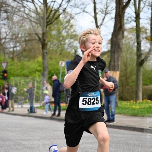 12.04.2026 - 45. Internationalen Wilhelmsburger Insellauf J. Mangold http://msf.ph/oto/9508069 12.04.2026 12:50:54 Ziel 5530, 5825, 5411, 4282, 3982, 3925, 5595, 2959, 5860 meine-sportfotos.de