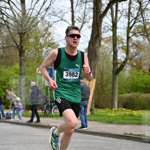 12.04.2026 - 45. Internationalen Wilhelmsburger Insellauf J. Mangold http://msf.ph/oto/9508089 12.04.2026 12:51:08 Ziel 4282, 3982, 3925, 5595, 2959, 5860, 4110, 5307, 5809 meine-sportfotos.de