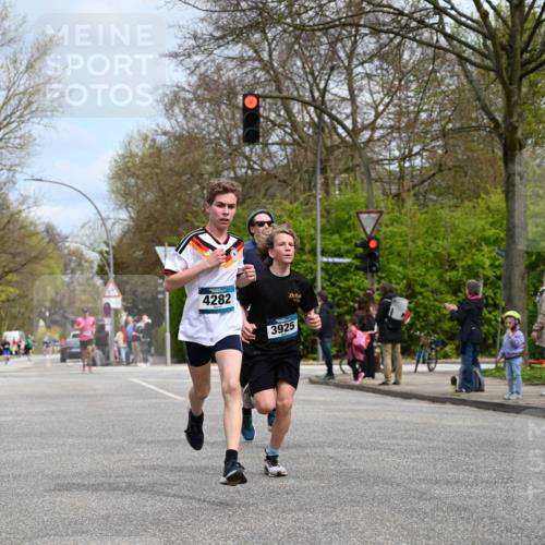 12.04.2026 - 45. Internationalen Wilhelmsburger Insellauf J. Mangold http://msf.ph/oto/9508094 12.04.2026 12:51:13 Ziel 4282, 3982, 3925, 5595, 2959, 2959, 5860, 4110, 5307, 5809, 5326, 2787, 5627 meine-sportfotos.de