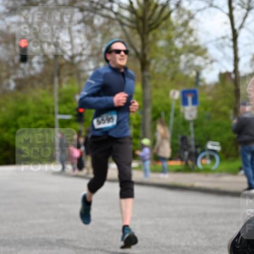 12.04.2026 - 45. Internationalen Wilhelmsburger Insellauf J. Mangold http://msf.ph/oto/9508112 12.04.2026 12:51:15 Ziel 4282, 3982, 3925, 5595, 2959, 5860, 5860, 4110, 5307, 5809, 5326, 2787, 5627, 5493, 4560 meine-sportfotos.de