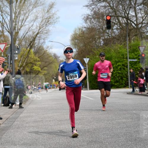 12.04.2026 - 45. Internationalen Wilhelmsburger Insellauf J. Mangold http://msf.ph/oto/9508123 12.04.2026 12:51:21 Ziel 4282, 3982, 3925, 5595, 2959, 5860, 4110, 5307, 4110, 5307, 5809, 5326, 5326, 2787, 5627, 5493, 4560, 2779 meine-sportfotos.de